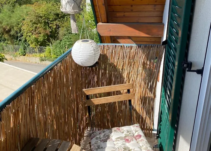 Schönes Mit Aussicht über *